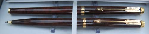 PARKER 75 ROLLERBALL AND PENCIL SET IN REDISH BROWN BURLE LACQUER ON BRASS. 